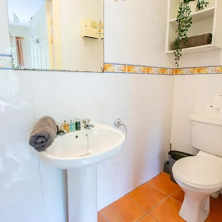 Spacious 5 Bedroom House Galway