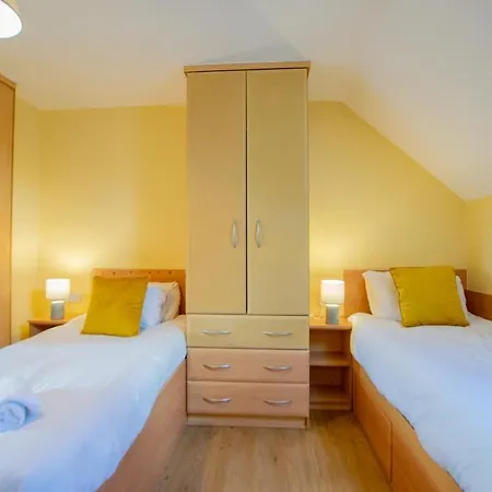 Spacious 5 Bedroom House * Galway