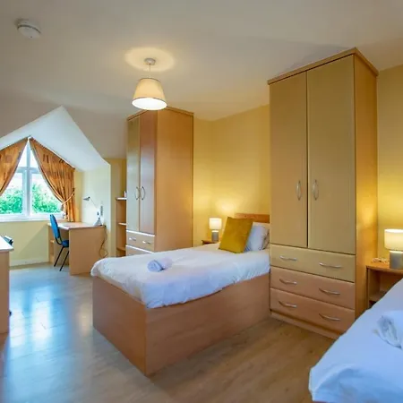 Spacious 5 Bedroom House * Galway