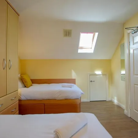 Spacious 5 Bedroom House Feriehus *