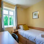 Spacious 5 Bedroom House *