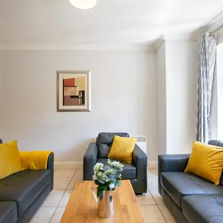 Spacious 5 Bedroom House *