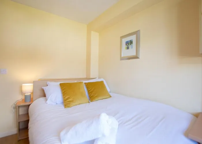 Spacious 5 Bedroom House *