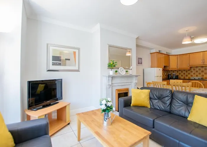 Spacious 5 Bedroom House *