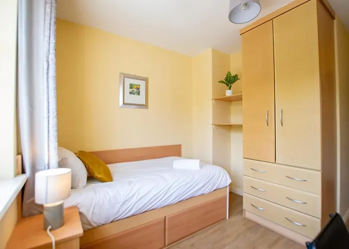 Spacious 5 Bedroom House 戈尔韦