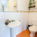 Spacious 5 Bedroom House גלוואיי