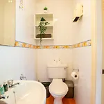 Spacious 5 Bedroom House גלוואיי