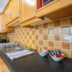 Spacious 5 Bedroom House בית נופש גלוואיי