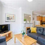 Spacious 5 Bedroom House *
