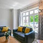 Spacious 5 Bedroom House * גלוואיי