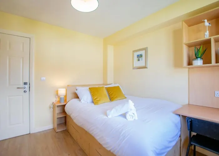 Spacious 5 Bedroom House 別荘