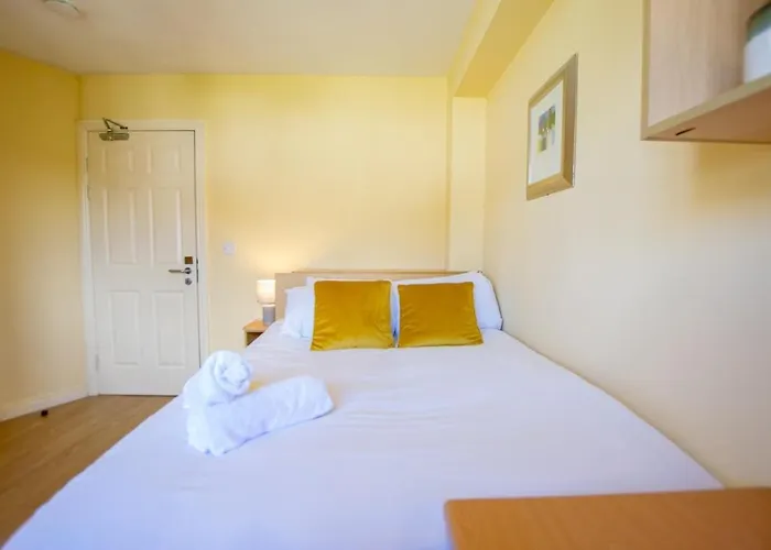 Spacious 5 Bedroom House 別荘 *